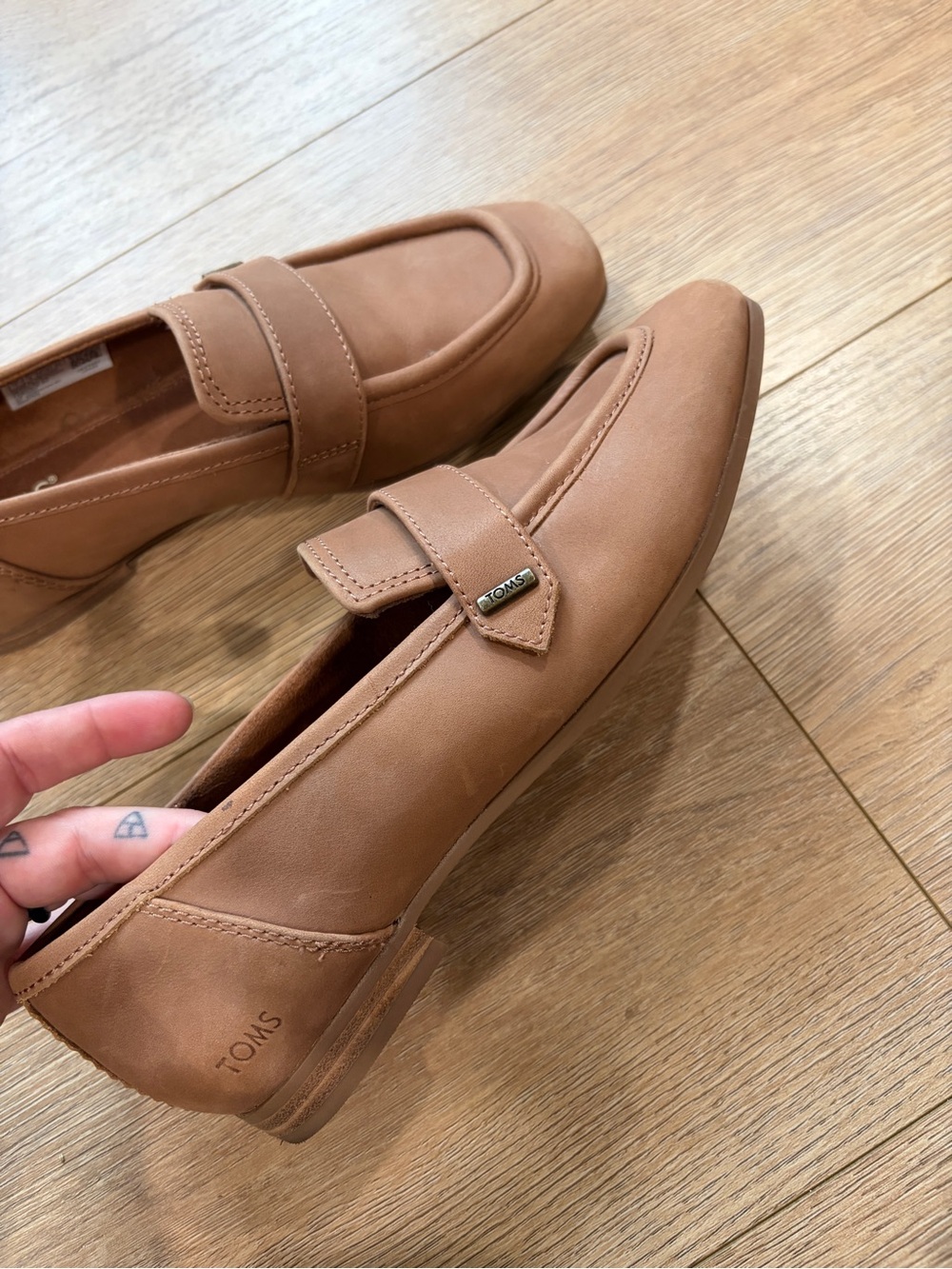Toms Women's Tan Loafer Flats - Picture 5 of 12